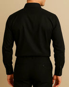 Rear view of black sustainable men’s shirt – tailored fit Elston Noir design