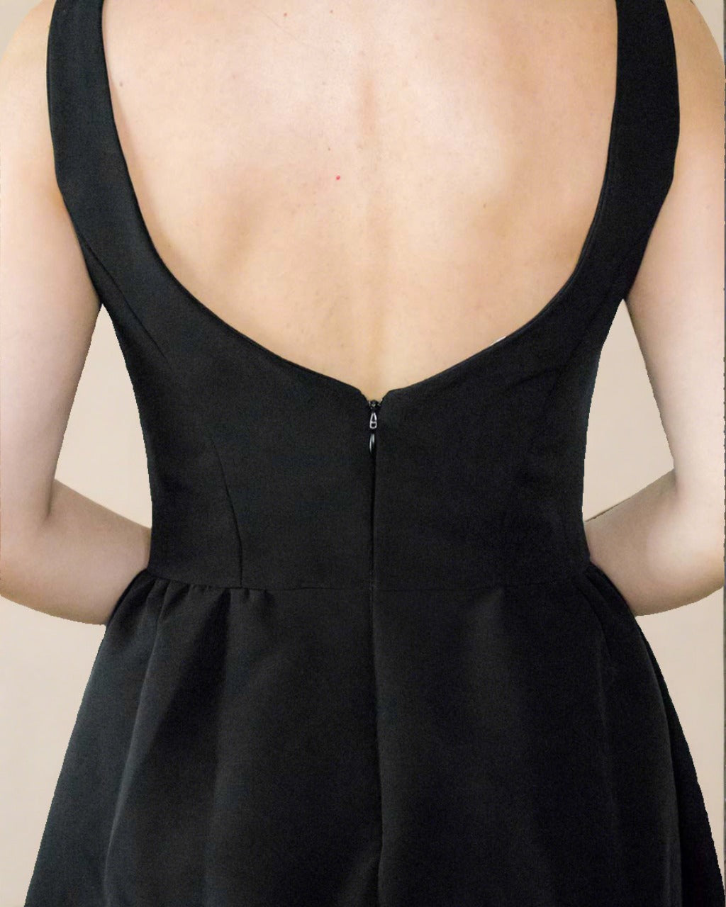 Short black backless on sale dress